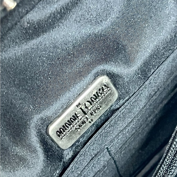 Minnetonka tooled leather embossed wallet in Black with card holders - Picture 10 of 13